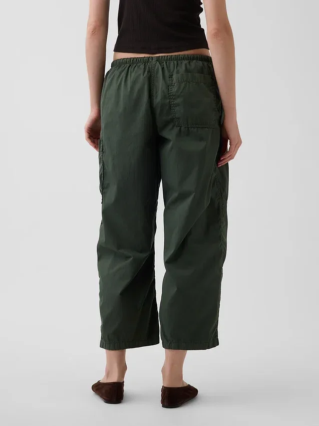 Pantalones utilitarios de sarga de talle medio con corte acampanado