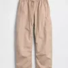 Pantalones utilitarios de sarga de talle medio con corte acampanado