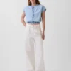 Parte de arriba corta de denim con mangas casquillo y botones en la parte delantera
