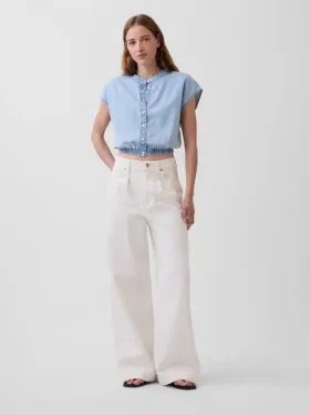 Parte de arriba corta de denim con mangas casquillo y botones en la parte delantera