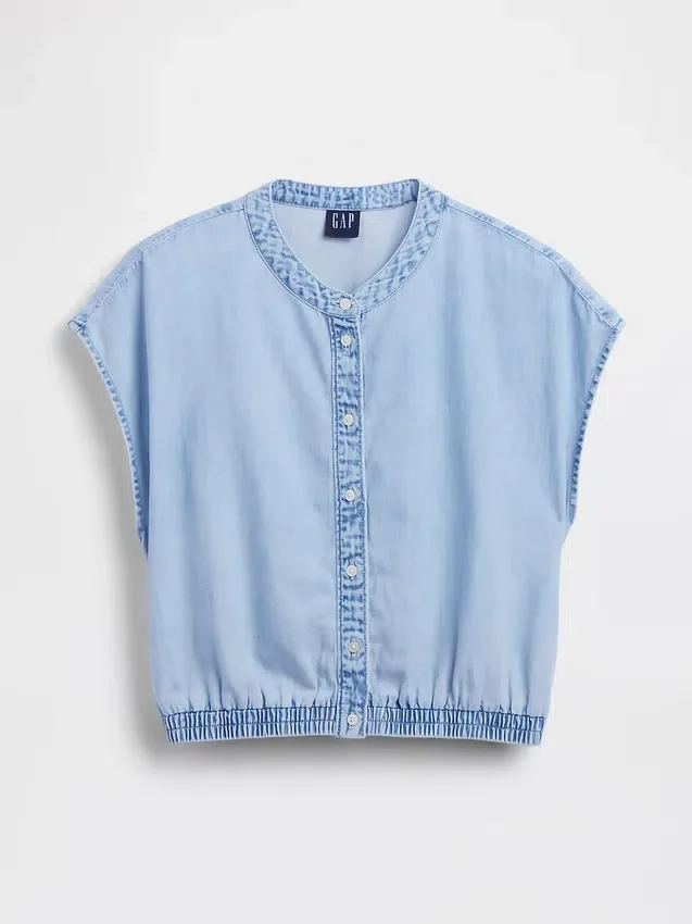 Parte de arriba corta de denim con mangas casquillo y botones en la parte delantera