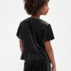 Partes de arriba de terciopelo con peplum para niños