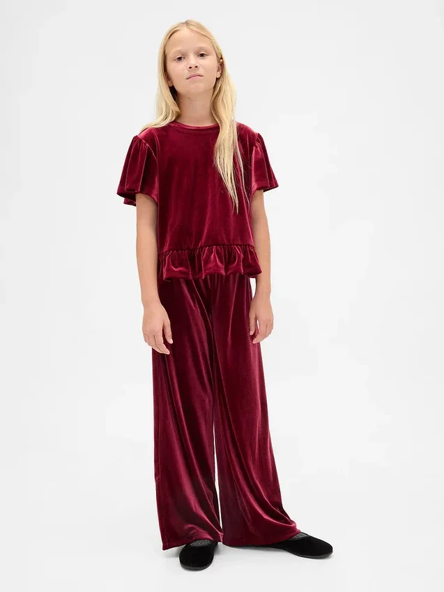 Partes de arriba de terciopelo con peplum para niños
