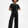 Partes de arriba de terciopelo con peplum para niños