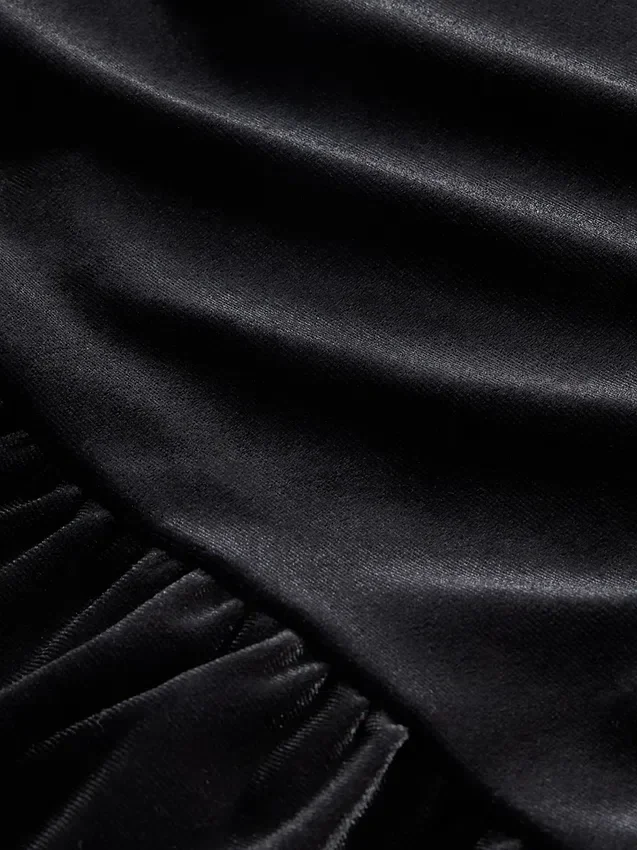 Partes de arriba de terciopelo con peplum para niños