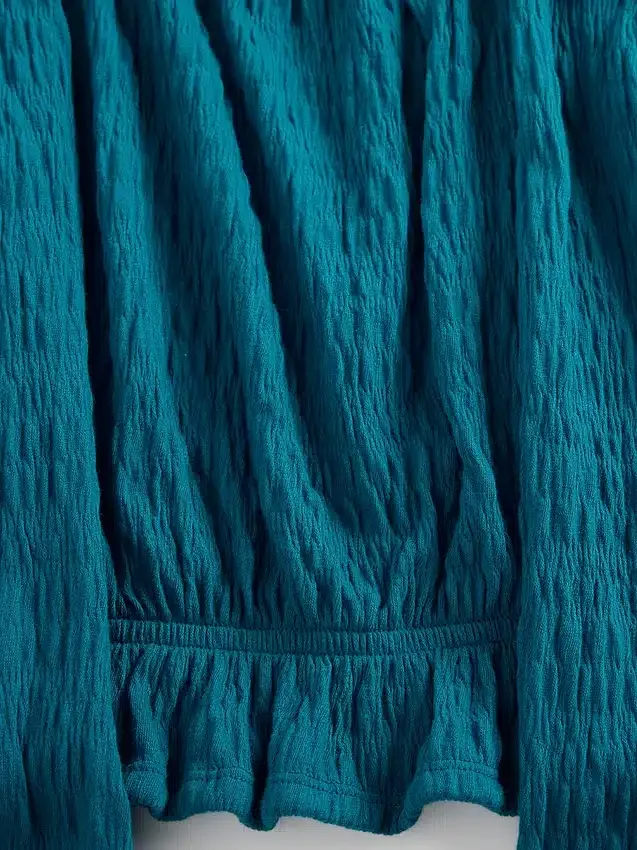 Partes de arriba infantiles con peplum arrugado