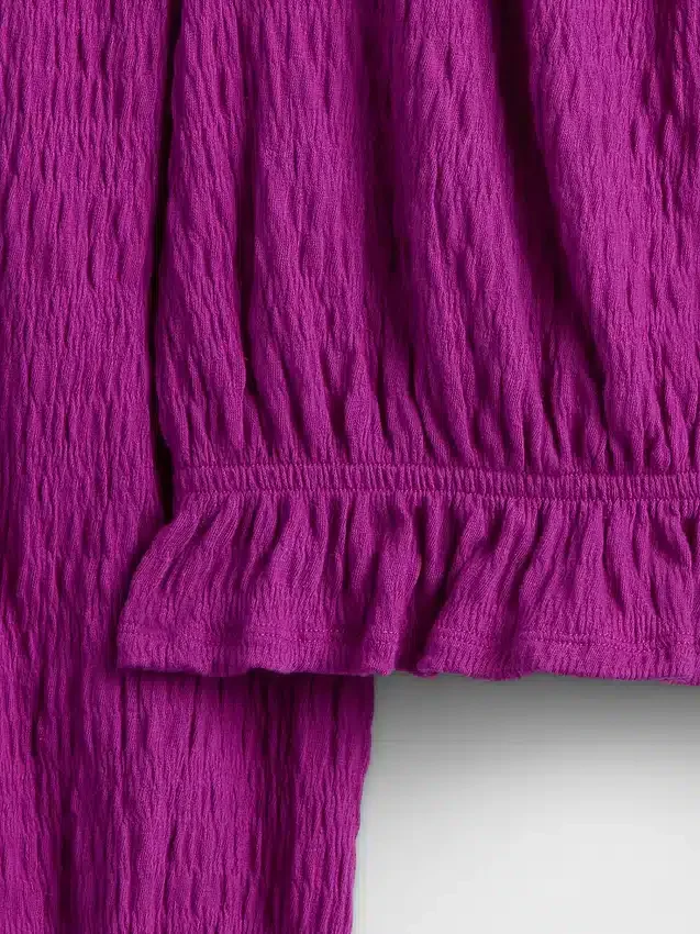 Partes de arriba infantiles con peplum arrugado