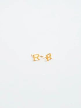 Pendientes con iniciales de Admiral Row