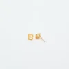 Pendientes con iniciales de Admiral Row
