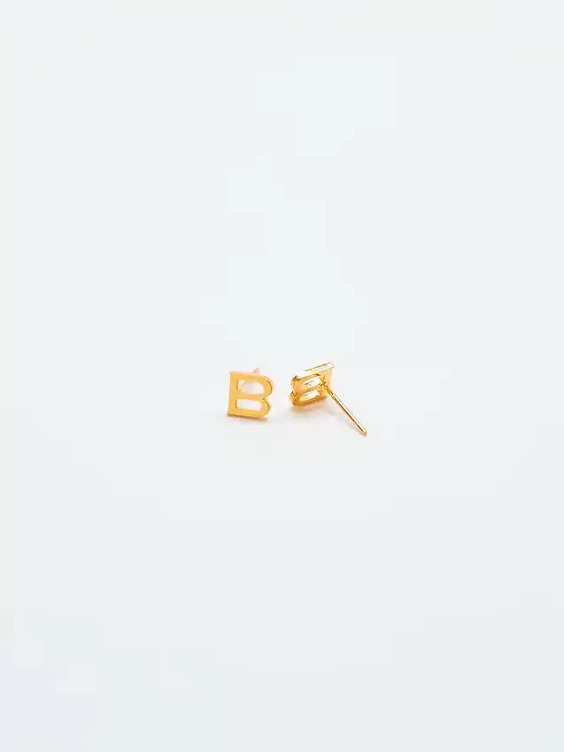 Pendientes con iniciales de Admiral Row