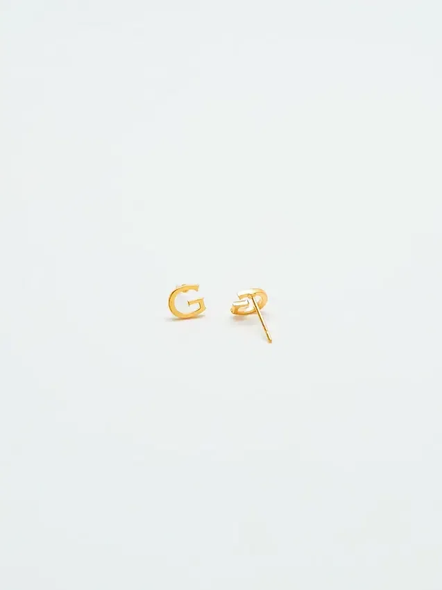Pendientes con iniciales de Admiral Row