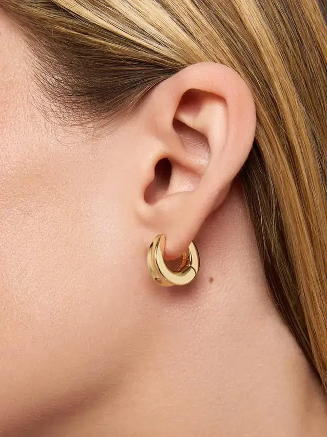 Pendientes de aro «Mini Huggie» de Ana Luisa Wade