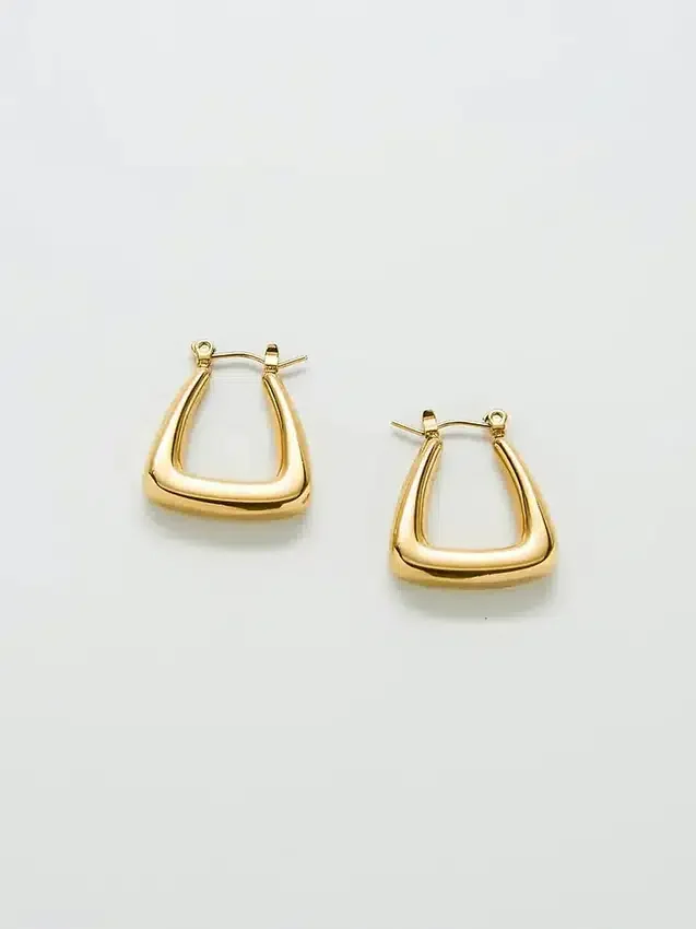 Pendientes de aro triangulares dorados de Admiral Row