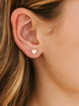 Pendientes de rosca «Tiny Peachy Heart» de Pierced Co
