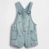 Peto corto de denim bordado para bebés y niños
