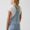 Peto corto holgado de denim para niño