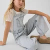 Peto holgado de denim a rayas para niños