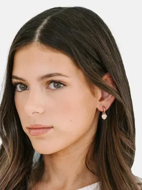Pierced Co: Colgante de corazón color melocotón para pendientes tipo «huggie»