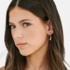 Pierced Co: Colgante de margarita para pendientes tipo huggie