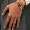 Pulsera tipo brazalete de oro «Selena» de Ana Luisa