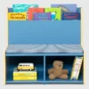 Rincón de lectura para niños pequeños con banco acolchado