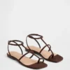 Sandalias con correa en T de ante vegano
