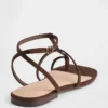 Sandalias con correa en T de ante vegano