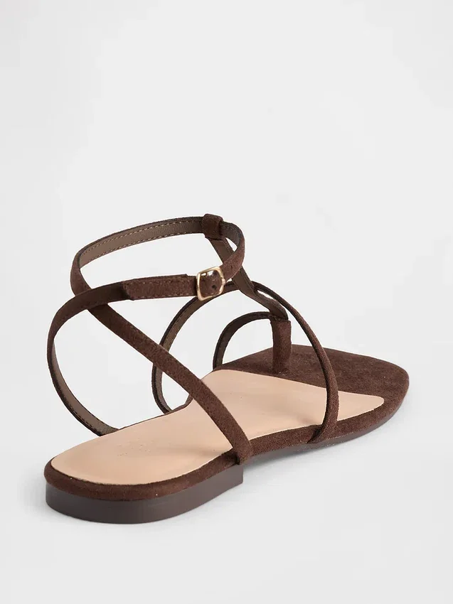 Sandalias con correa en T de ante vegano