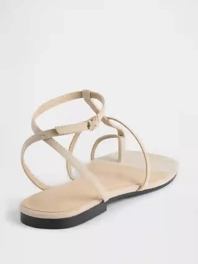 Sandalias con correa en T de ante vegano