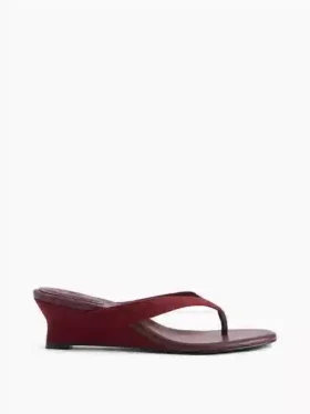 Sandalias de cuña con tiras entre los dedos de piel vegana