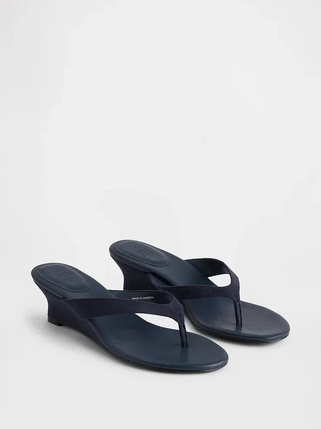 Sandalias de cuña con tiras entre los dedos de piel vegana