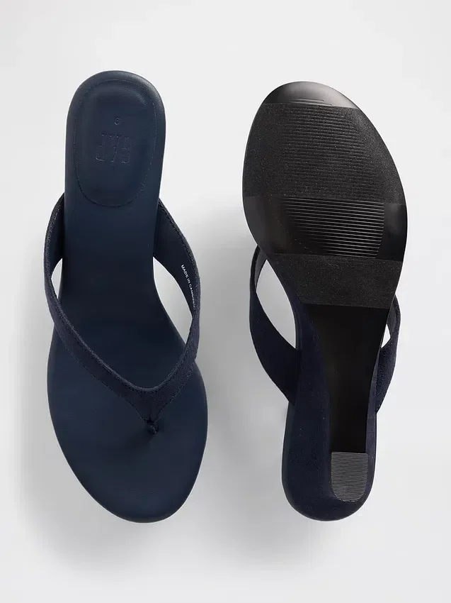 Sandalias de cuña con tiras entre los dedos de piel vegana