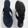 Sandalias de cuña con tiras entre los dedos de piel vegana