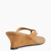 Sandalias de cuña con tiras entre los dedos de piel vegana