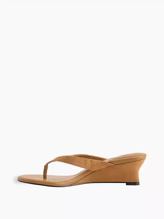 Sandalias de cuña con tiras entre los dedos de piel vegana