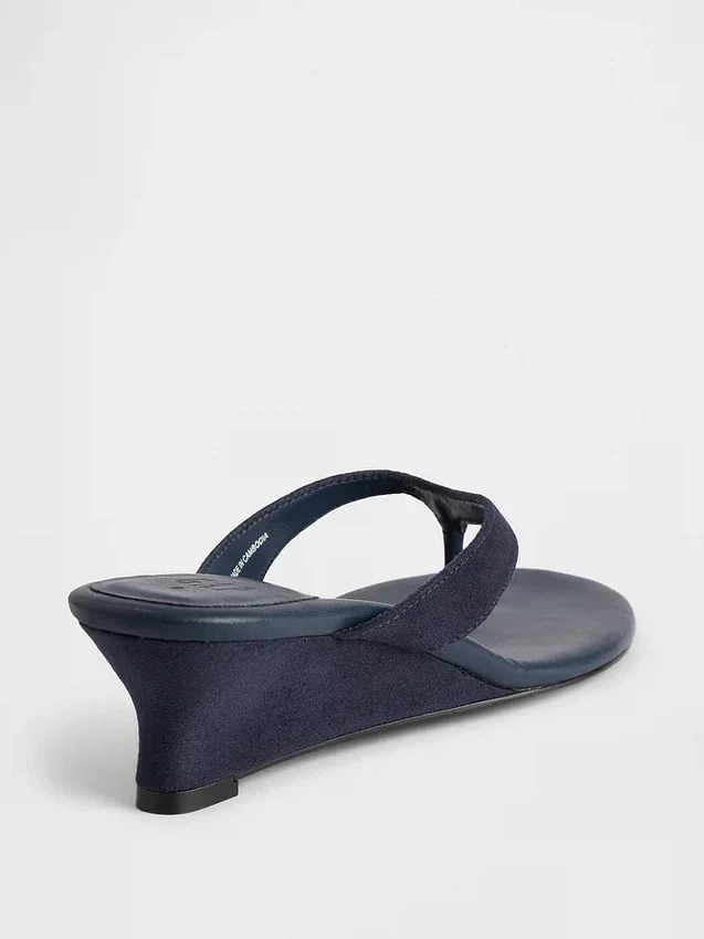 Sandalias de cuña con tiras entre los dedos de piel vegana