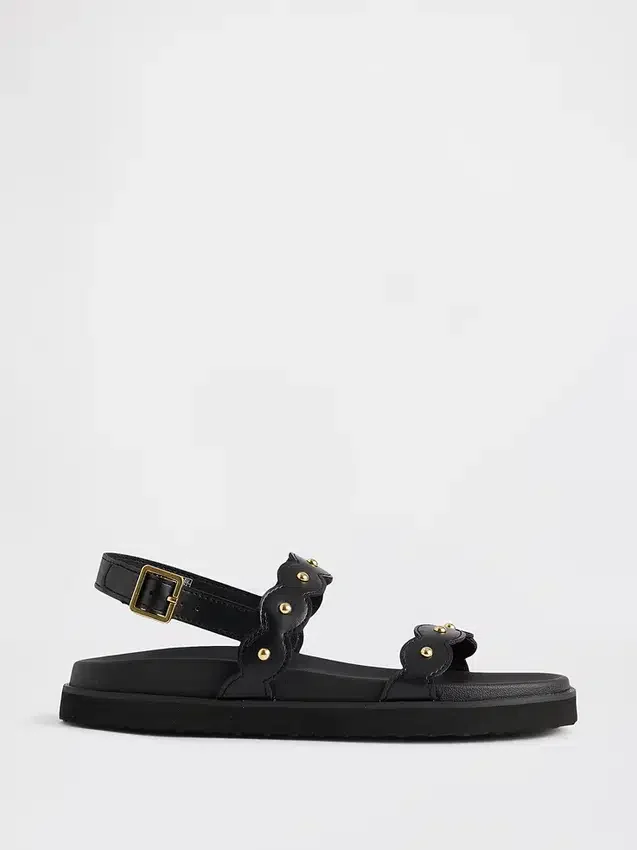 Sandalias de niño con talón abierto y tachuelas