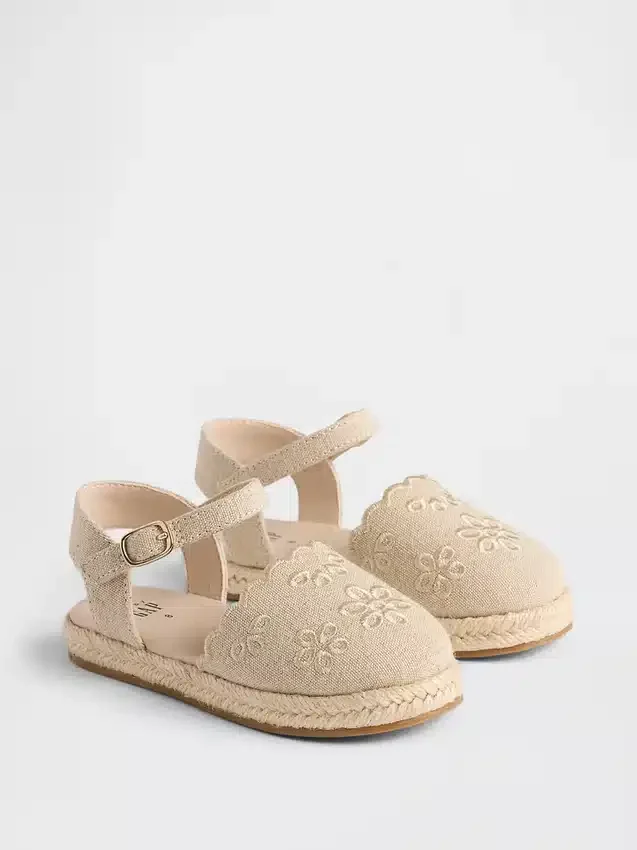 Sandalias tipo alpargata para niños pequeños
