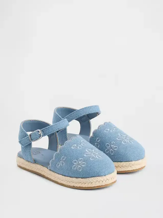 Sandalias tipo alpargata para niños pequeños