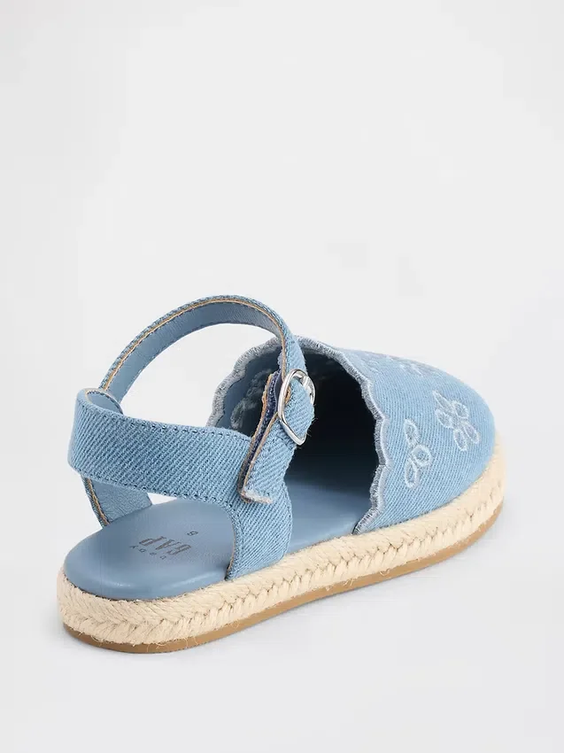 Sandalias tipo alpargata para niños pequeños
