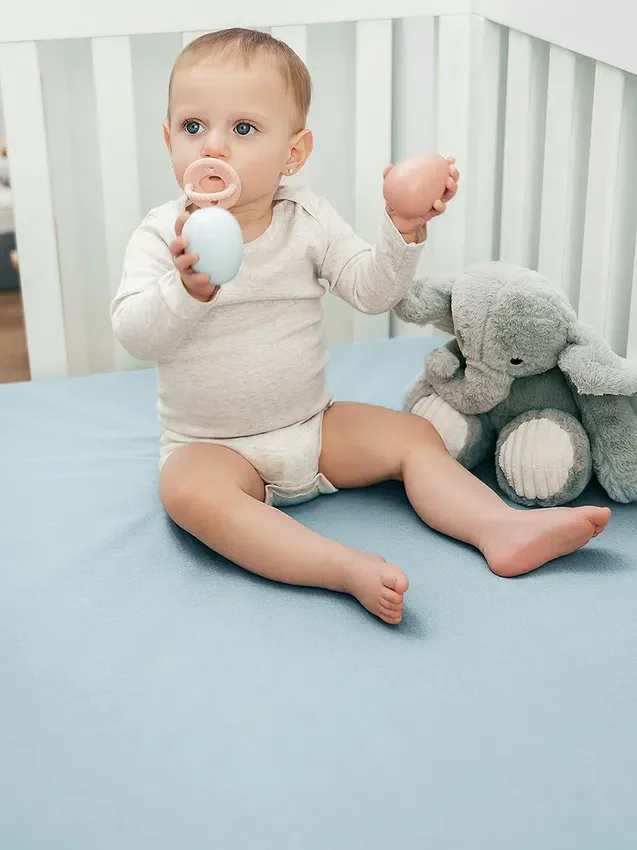 Sábana bajera ajustable de muselina de Comfy Cubs