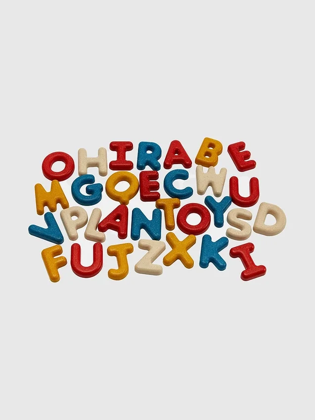 Set de habilidades lingüísticas con el alfabeto en mayúsculas