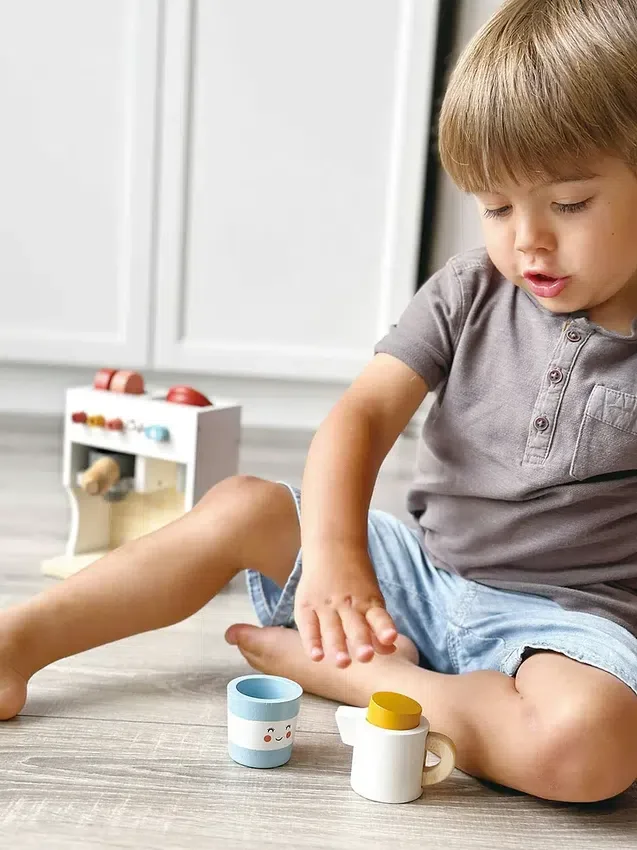 Set de juguete «Pequeño barista» para niños pequeños