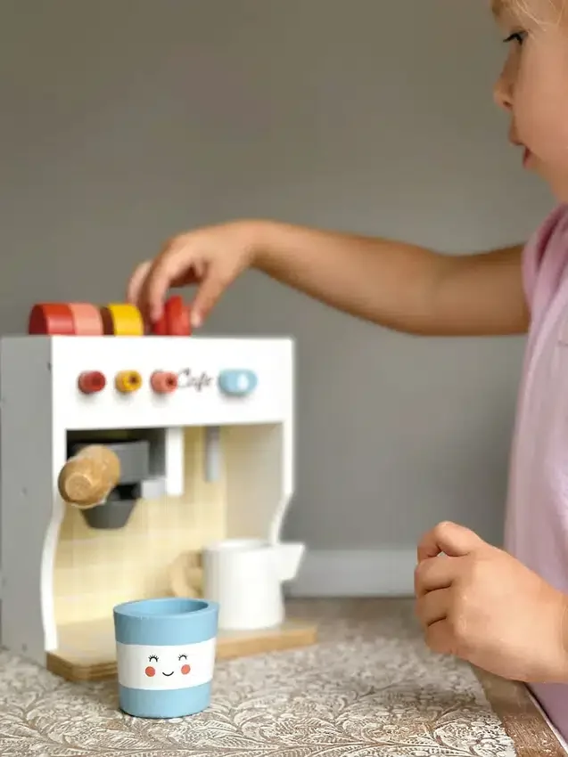 Set de juguete «Pequeño barista» para niños pequeños