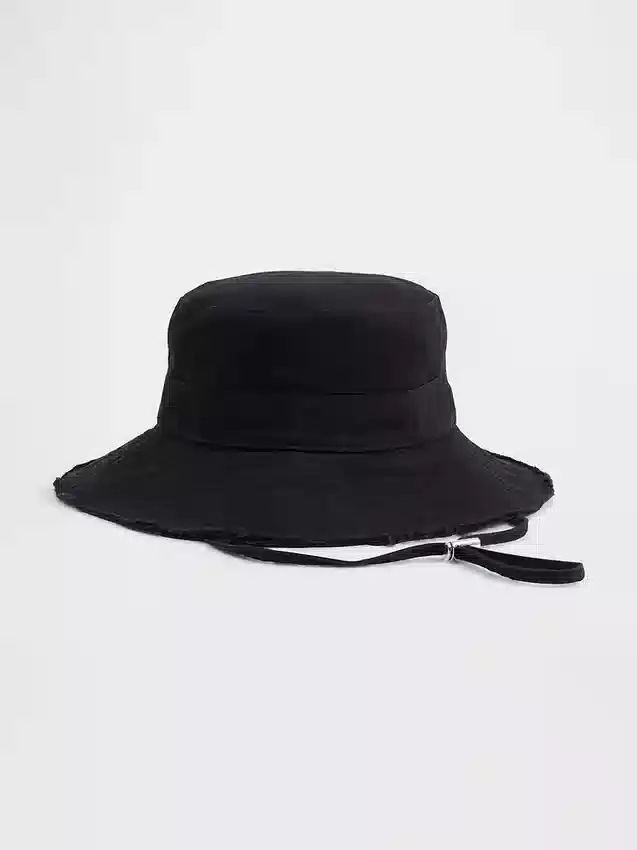 Sombrero de pescador con flecos