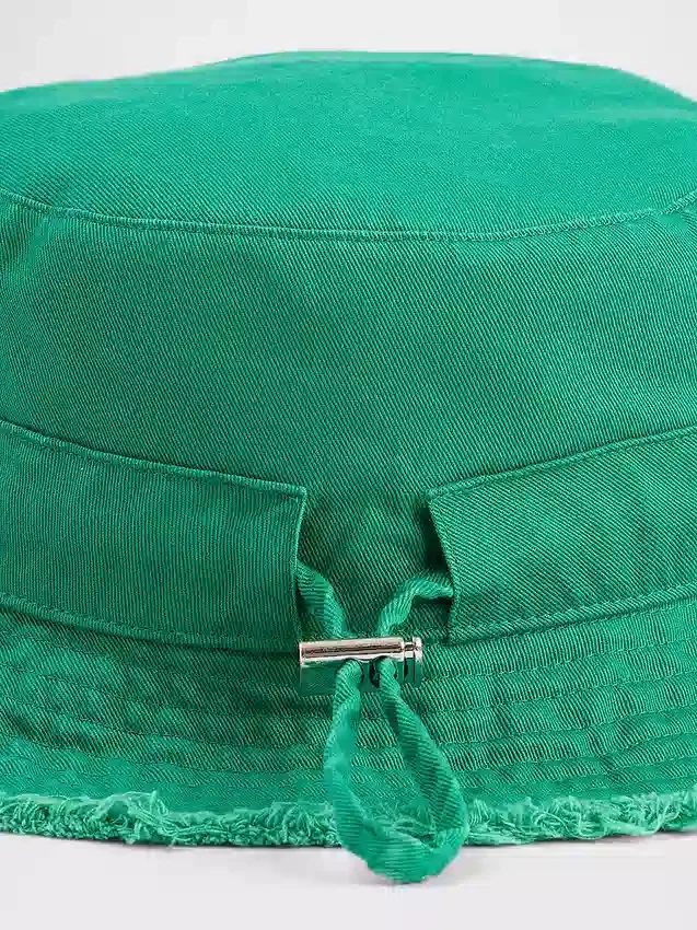 Sombrero de pescador con flecos