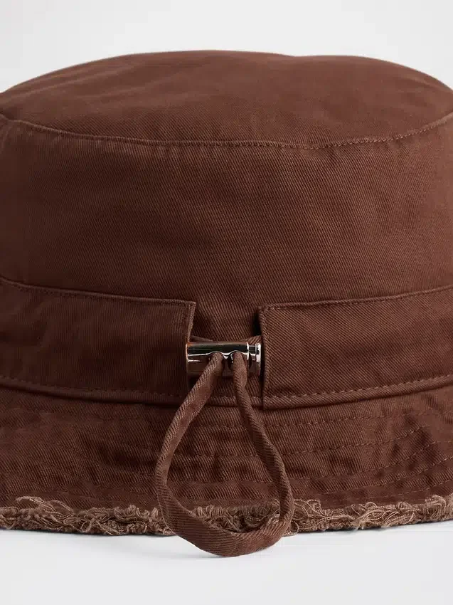 Sombrero de pescador con flecos