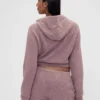 Sudadera con capucha corta de punto waffle CashSoft de GAP × Summer Fridays