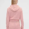Sudadera con capucha corta de punto waffle CashSoft de GAP × Summer Fridays