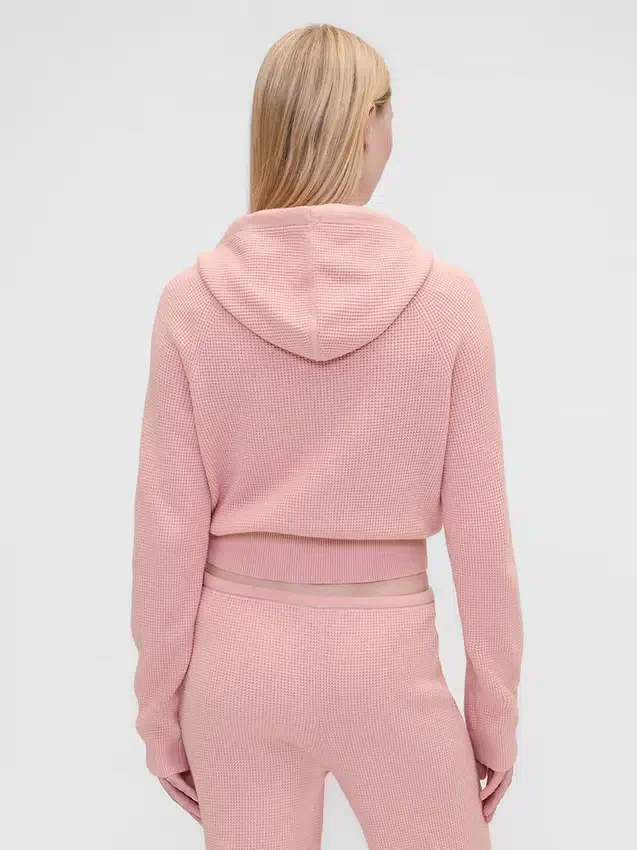Sudadera con capucha corta de punto waffle CashSoft de GAP × Summer Fridays